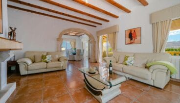Salón central amplio y acogedor perfecto para disfrutar en cualquier época