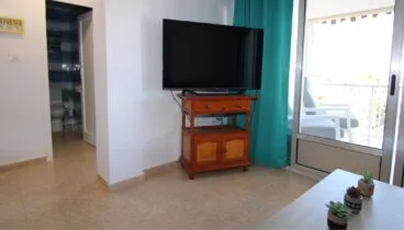 Salón-comedor con televisión para el descanso y las reuniones