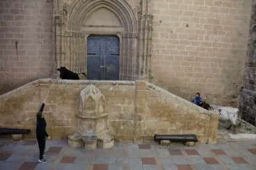 Vecinos y visitantes se dieron cita en las plazas de Xàbia en la única jornada de bous al carrer celebrada durante las fiestas de Sant Sebastià (12)