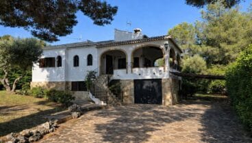 Villa amplia en Jávea con piscina y jardín privado