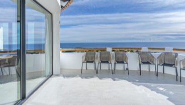 Villa en Cumbre del Sol con exteriores pensados para el confort