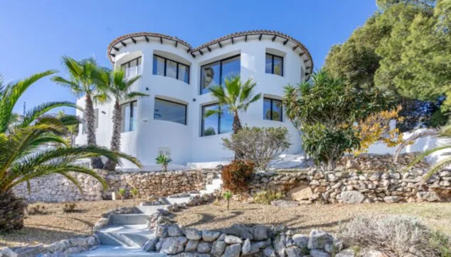 Imagen: Villa reformada con vistas al mar en Cumbre del Sol ideal como inversión o vivienda