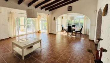 Villa unifamiliar en Moraira cerca de playas y servicios