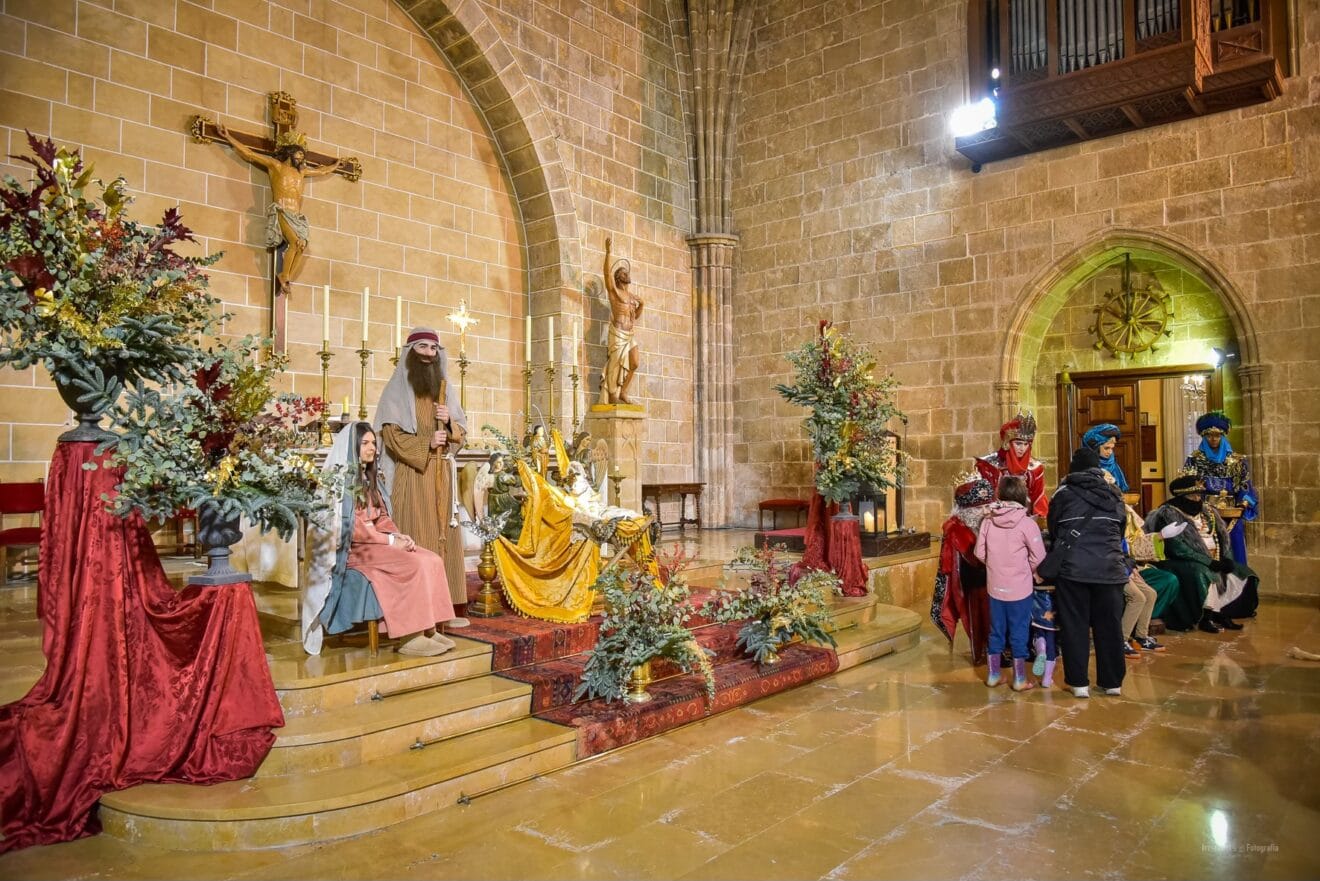 Virgen María, San José y los Reyes Magos