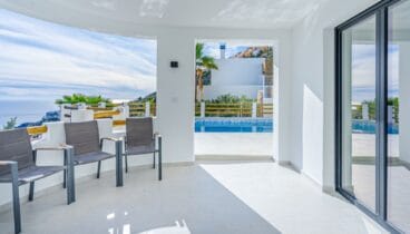 Vistas al mar desde todas las zonas exteriores de la villa