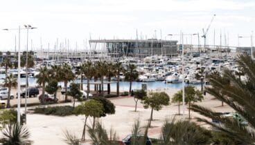 Vistas impresionantes al puero de Dénia mientras disfrutas de una experiencia gastronómica de Estrella Michelin