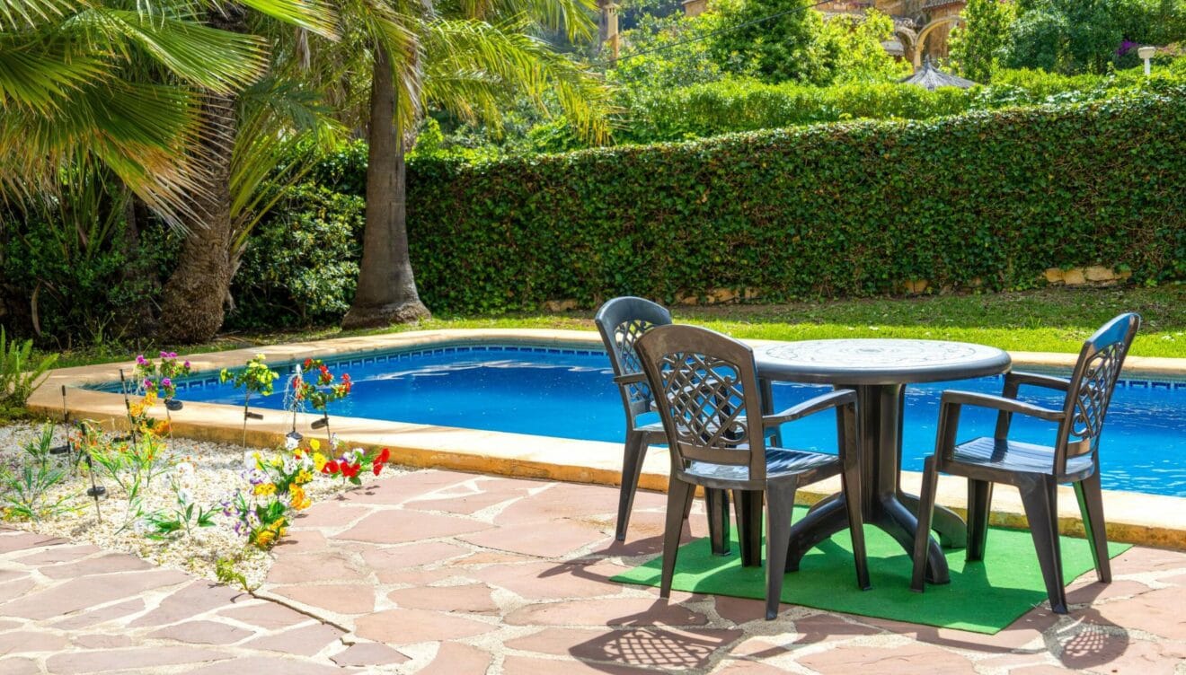 Vivienda con jardín privado y amplias zonas exteriores en Jávea