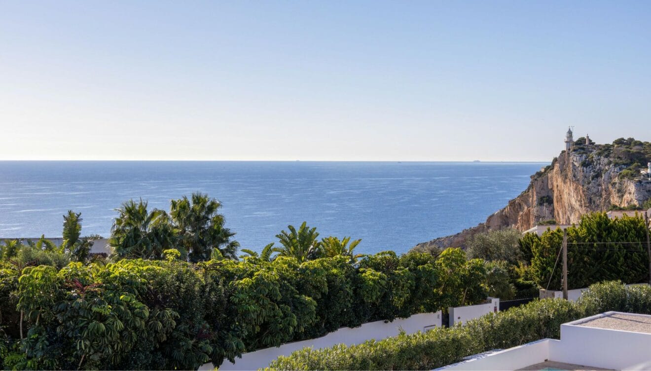 Vivienda con piscina, jardín y terrazas para todo el año