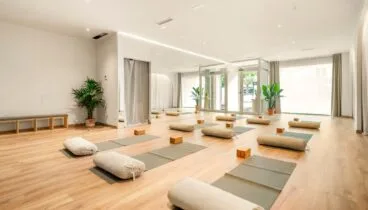 Ioga Xàbia davant del mar Mediterrani amb Jorge de Oleza