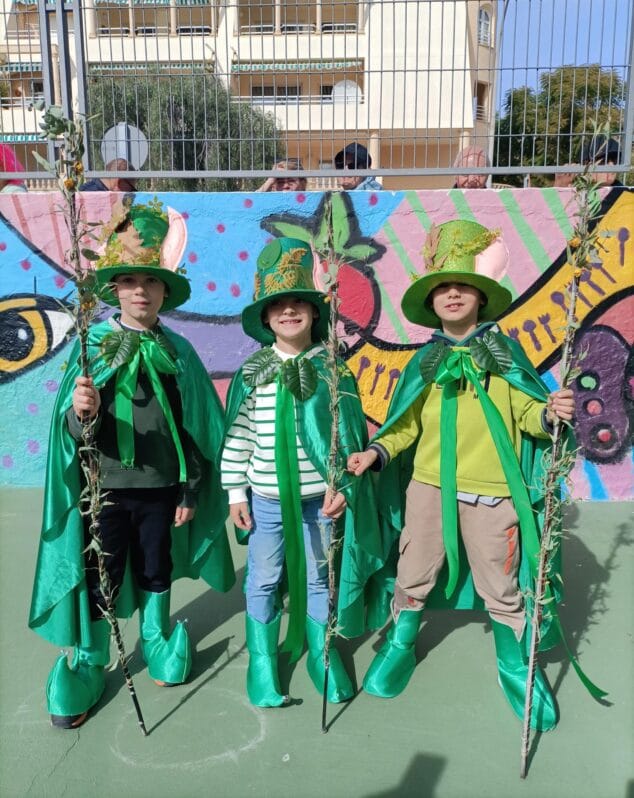 Imagen: Alumnos del CEIP Port de Xàbia disfrazados