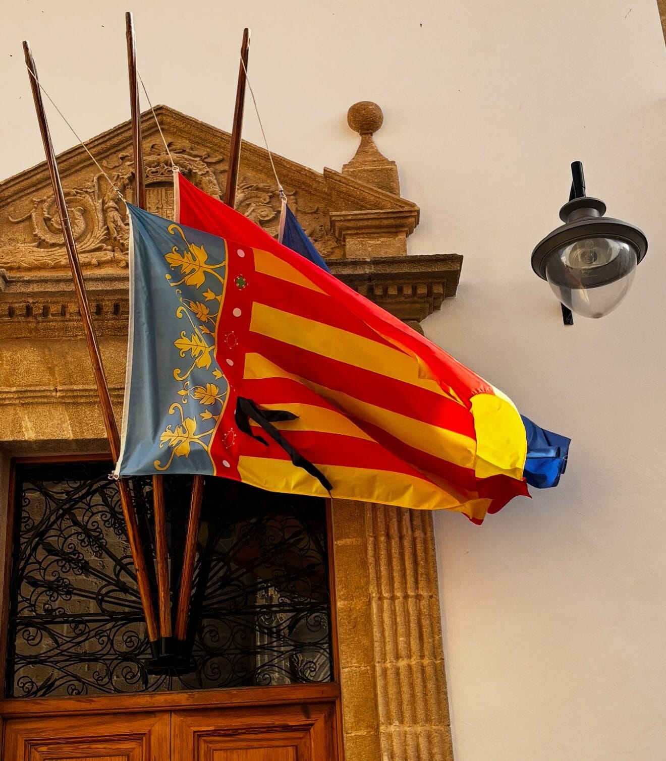 Banderas a media asta