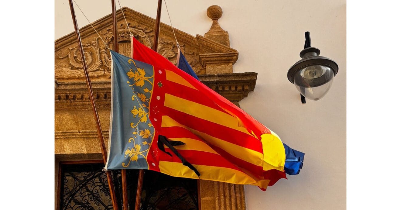 Banderas a media asta-
