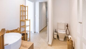 Bany espaiós i equipat a Casa Nero