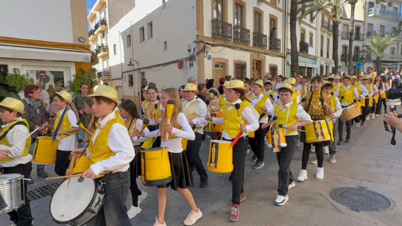 Carnaval escolar 2026. Batucada del CEIP Graüll