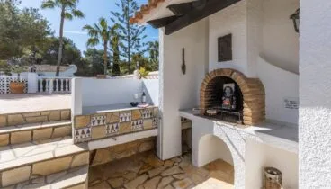 Casa vacacional con piscina y terraza para verano en Costa Blanca