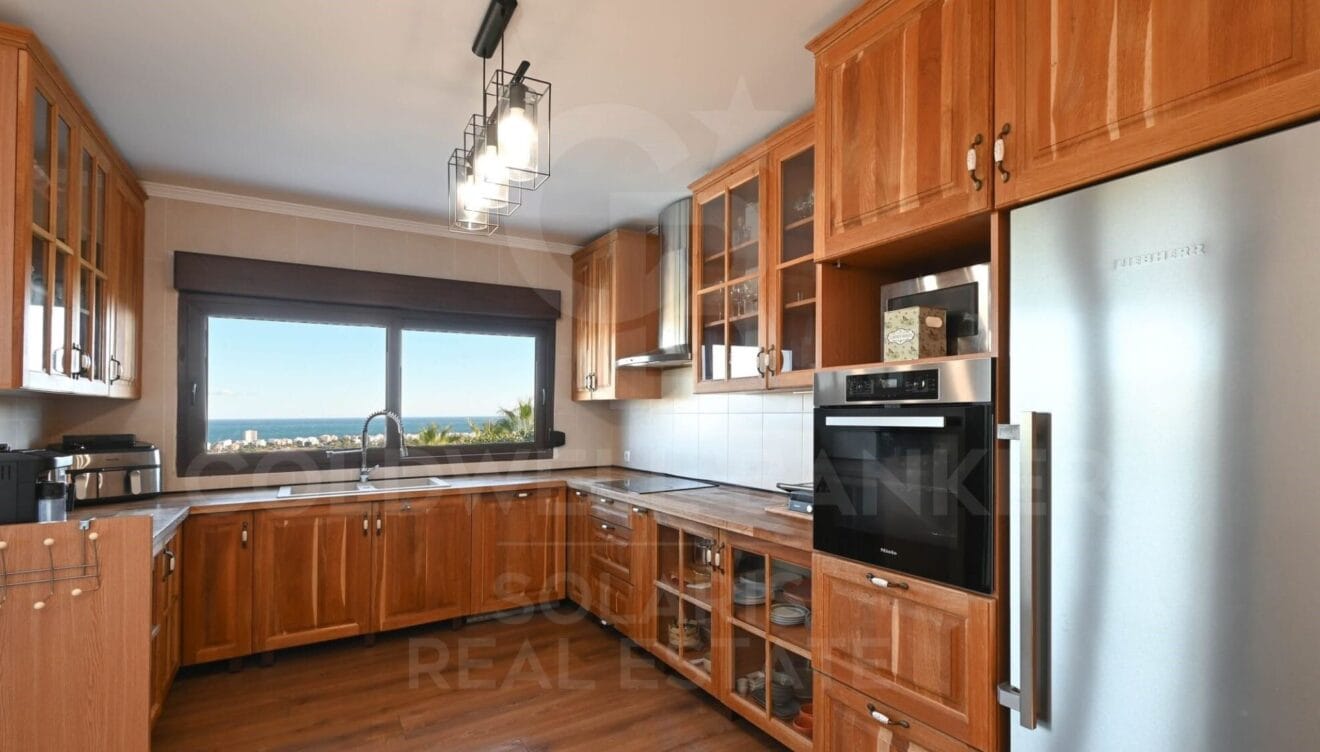 Cocina integrada abierta al salón comedor