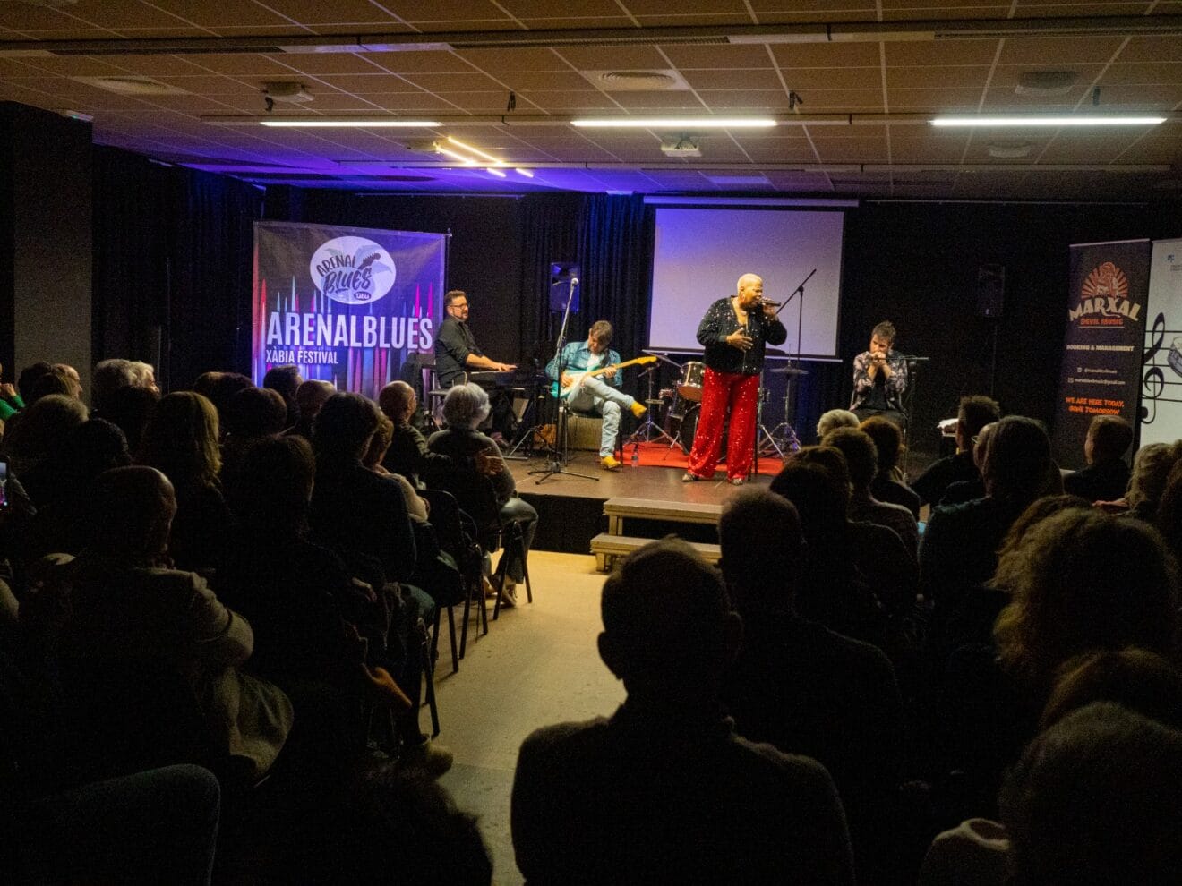 Concierto de Sheryl en la presentación del ArenalBlues 2026 de Xàbia