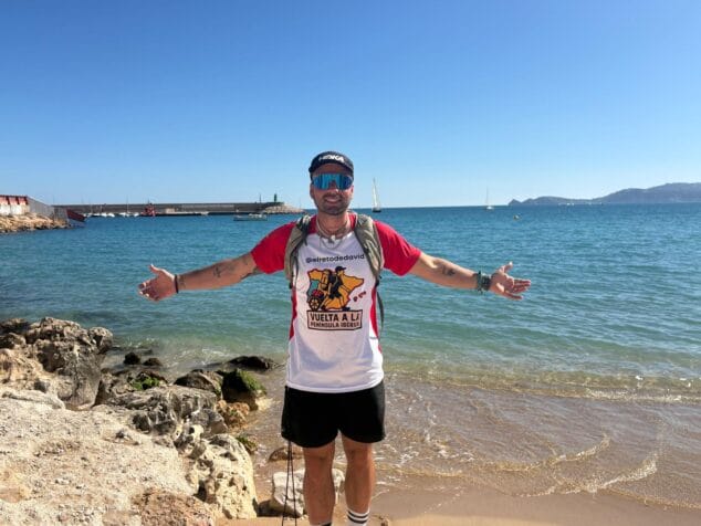 Imatge: David Giménez a la platja de la Grava de Xàbia