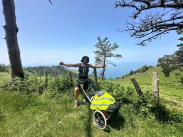 David i el seu carro 'Charly' durant la ruta per Espanya
