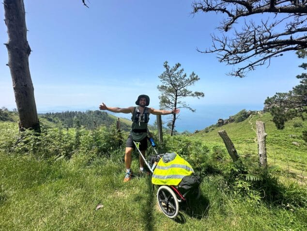 Imatge: David i el seu carro 'Charly' durant la ruta per Espanya