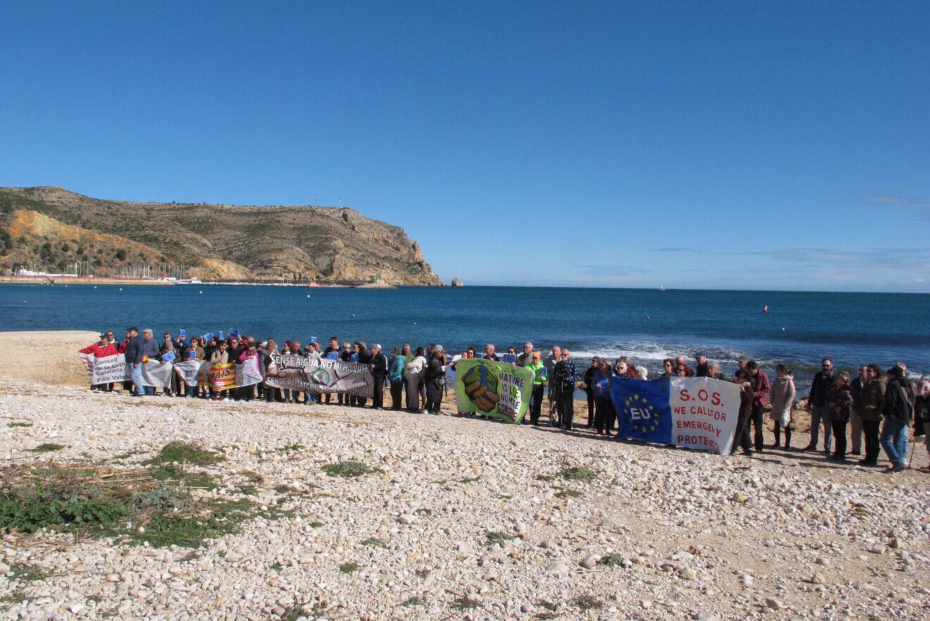 Decenas de personas realizaron una caminata en defensa del litoral (12)