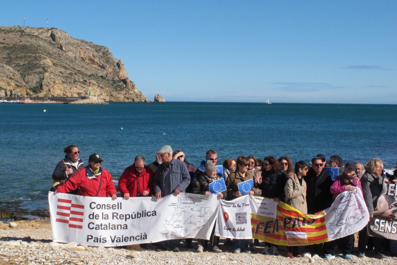 Decenas de personas realizaron una caminata en defensa del litoral (15)