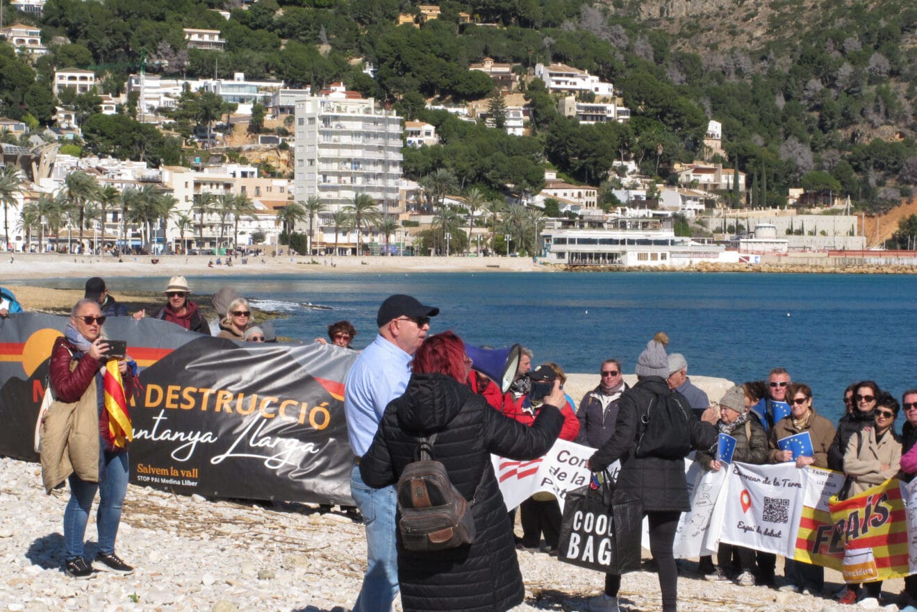 Decenas de personas realizaron una caminata en defensa del litoral (21)