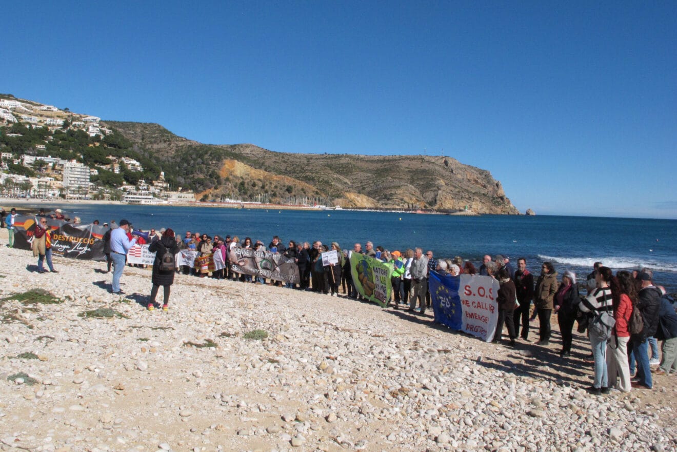 Decenas de personas realizaron una caminata en defensa del litoral (23)