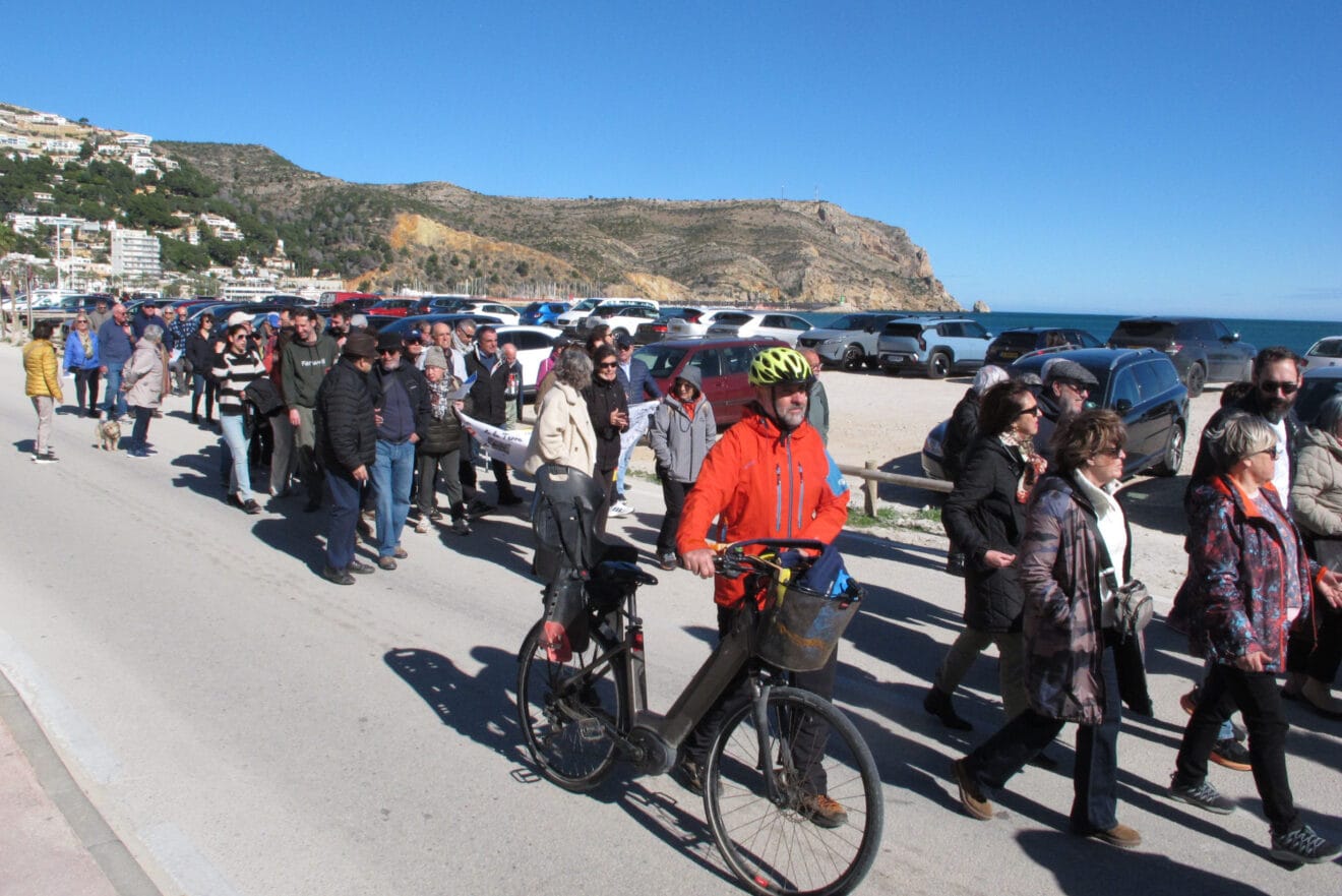 Decenas de personas realizaron una caminata en defensa del litoral (34)