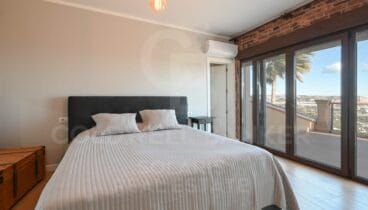 Dormitoris amplis amb privadesa i confort