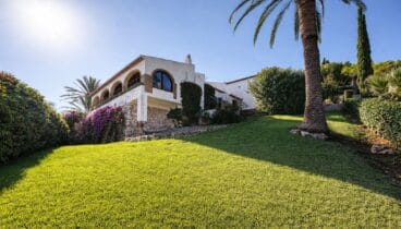 Façana mediterrània amb encant tradicional a zona residencial de Xàbia