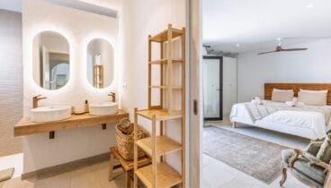 Habitació amb bany i accés al pati a Casa Nero