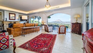 Interior lluminós amb disseny modern i funcional