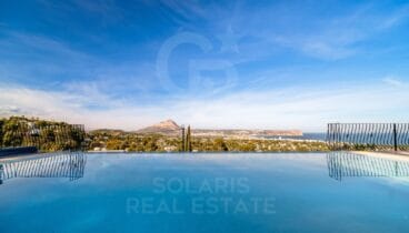 Jardí privat amb espais ideals per a sopars d´estiu