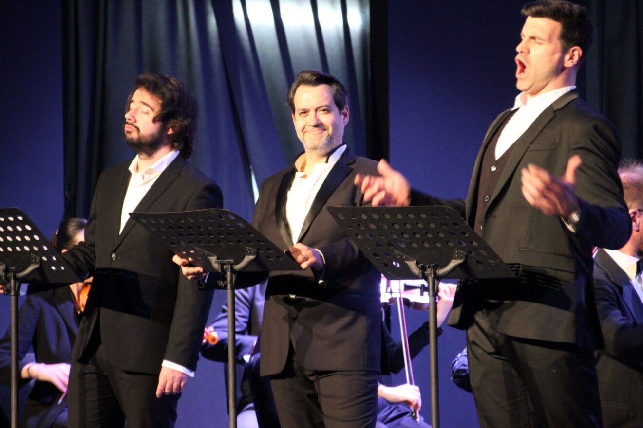 Els tenors Jesús Álvarez, José Monfort i Pascual Andreu interpreten el concert Tres Tenores junt a l'Orquestra de la Marina Alta, al Teatre Auditori de Beniarbeig