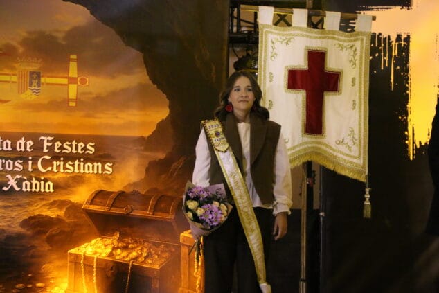 Imatge: Mig Any. Ana Bisquert, Abanderada 2025 a l'acte de relleu de càrrecs