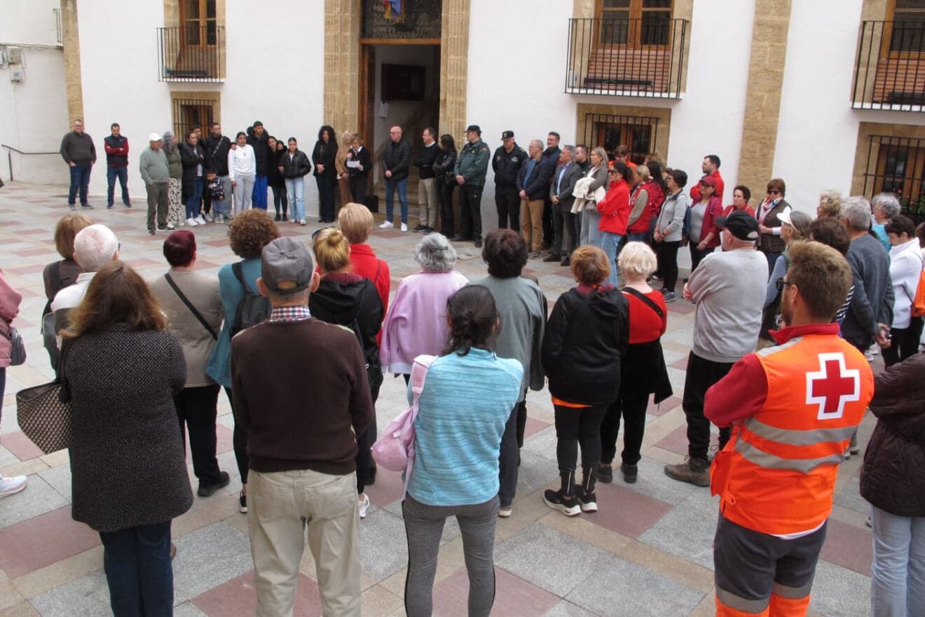 Minut de silenci a Xàbia per les dues víctimes mortals a l'incendi