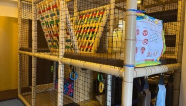 Parque de juegos para niños con oferta gastronómica completa