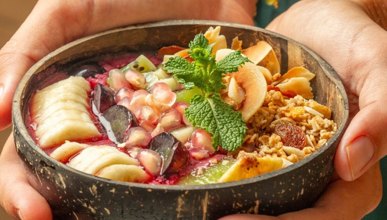 Primera comida del día con ambiente relajado y marino