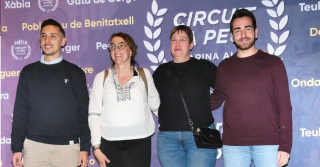 Bild: Vertreter von CE Llebeig Xàbia mit dem Stadtrat bei der Kreistagsgala