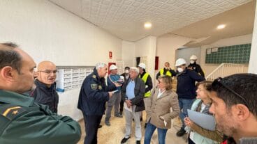Reunió de tècnics municipals i autoritats amb els veïns de Xàbia Park