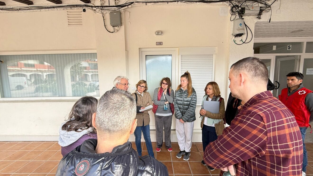 Reunió de tècnics municipals i autoritats amb els veïns de Xàbia Park