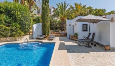 Terrassa equipada per a menjars a l'aire lliure a Costa Blanca