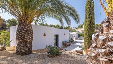 Terrassa exterior amb zona de menjador a casa de vacances a Xàbia