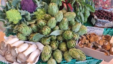 Selección de alimentos frescos y delicatessen