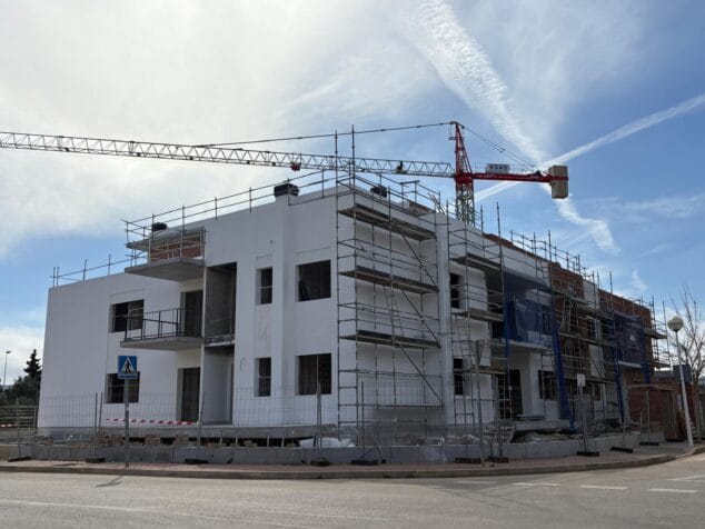 Imagen: Una promoción de viviendas en construcción en Xàbia