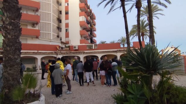 Imagen: Vecinos desalojados en Jávea Park