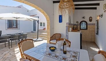 Zona exterior amb solàrium i gandules a Casa Nero