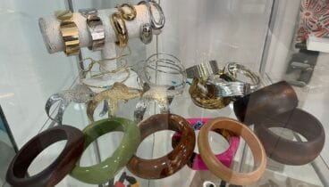 Accesorios de Vanity Shoes para completar looks de primavera y verano con estilo