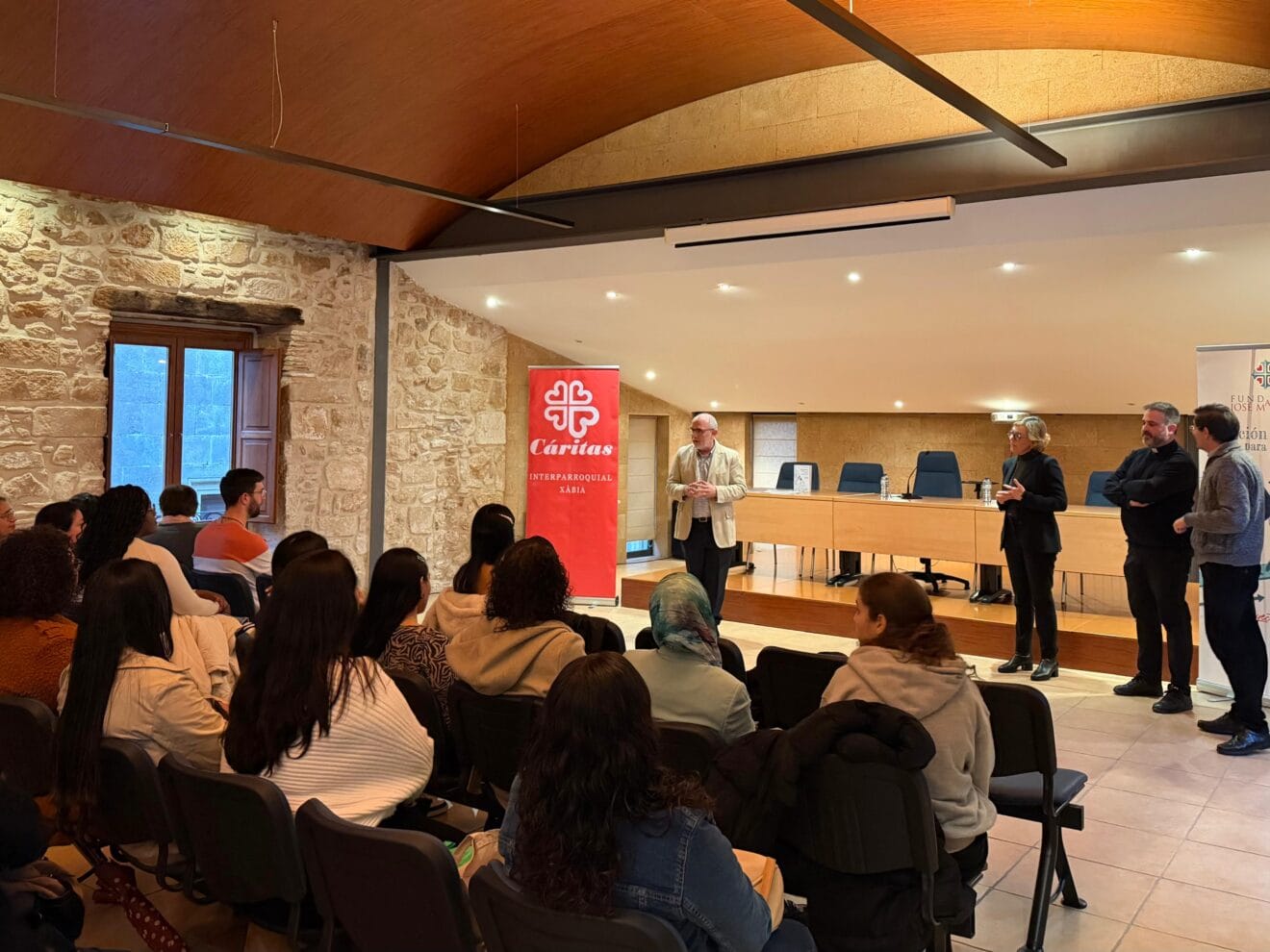 Acto de entrega de diplomas del curso sociosanitario de Cáritas